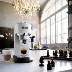 DeLonghi Dedica Style EC685.W ESE-espressokeitin – valkoinen