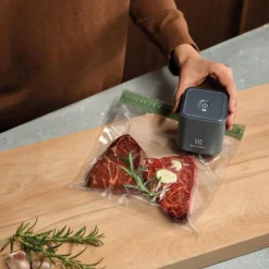 Electrolux EVSK1 tyhjiöpakkaussarja (vakuumikone+laturi+tyhjiöpussit)