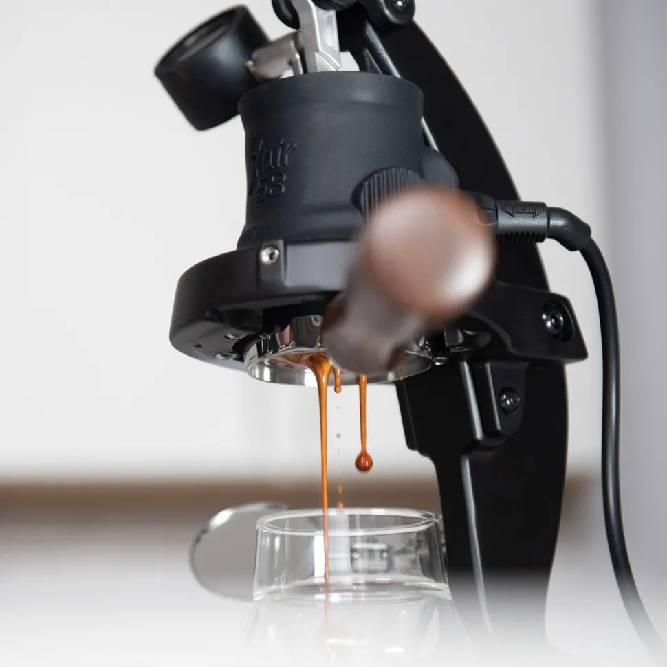 Flair 58+ manuaalinen espressokeitin – musta