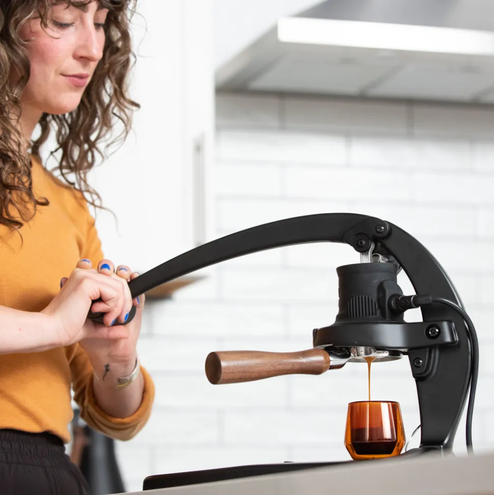 Flair 58+ manuaalinen espressokeitin – musta