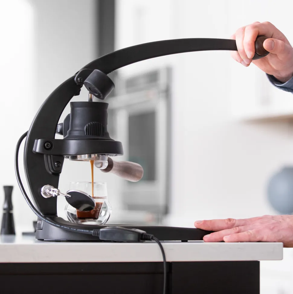 Flair 58+ manuaalinen espressokeitin – musta