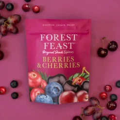 Forest Feast Berries & Cherries kuivattu marjasekoitus, 170 g