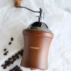 Hario Coffee Mill Dome käsikäyttöinen kahvimylly – ruskea