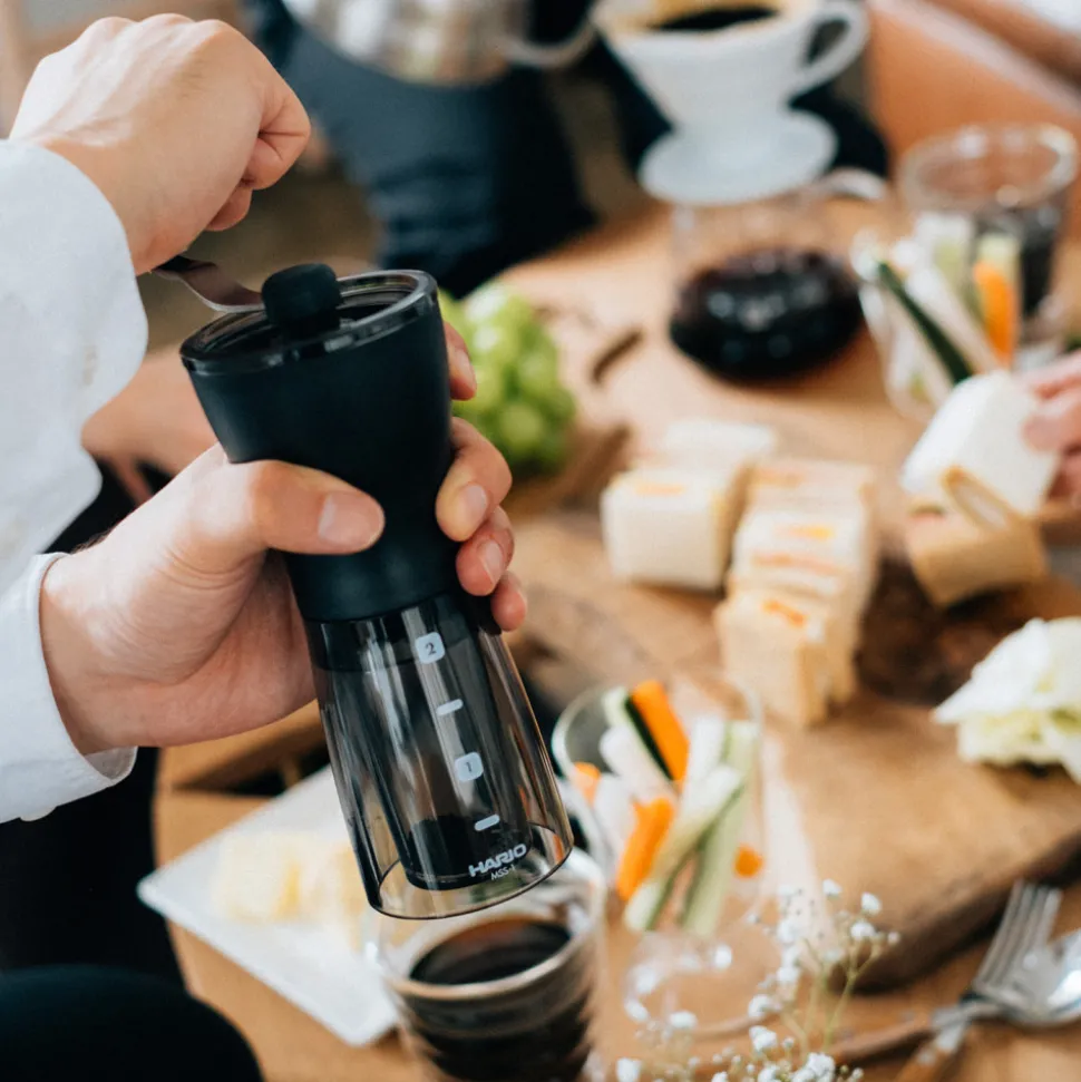 Hario Mini Mill Slim Plus käsikäyttöinen kahvimylly – musta