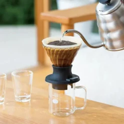 Hario V60-02 Immersion Dripper Switch: suodatinsuppilo + suodatinpussit
