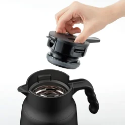 Hario V60 Insulated Plus koko 02 termoskannu – 600 ml, musta