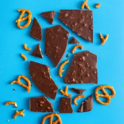 Kaurasuklaalevy suolaisilla pretzeleillä H!P, 70 g