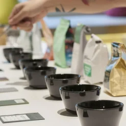 Klassinen väriä vaihtava cupping-kulho Loveramics (Black), 220 ml