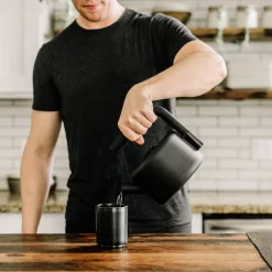 Latte kuppi Fellow Monty Milk Art Matte Black, 325 ml