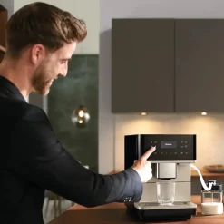 Miele CM 6360 MilkPerfection Obsidian Black kahviautomaatti – musta