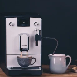 Nivona CafeRomatica NICR 560 kahviautomaatti – musta/valkoinen