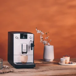 Nivona CafeRomatica NICR 560 kahviautomaatti – musta/valkoinen