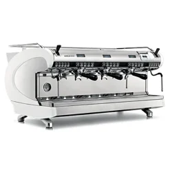 Nuova Simonelli Aurelia Wave T3 espressokone kahvilaan – 3 ryhmää