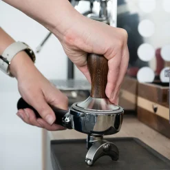 Ruostumattomasta teräksestä valmistettu tampperi puukahvalla CHiATO, 57 mm
