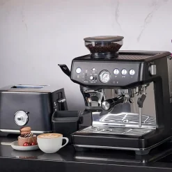Sage the Barista Express™ Impress SES876BST espressokeitin – musta