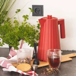 Vedenkeitin Alessi Plisse Red, 1,7 l