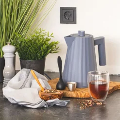 Vedenkeitin Alessi Plisse Grey, 1 l