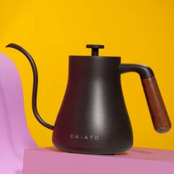 Vedenkeitin CHiATO flowPLAY Gooseneck, 0,6 l – musta